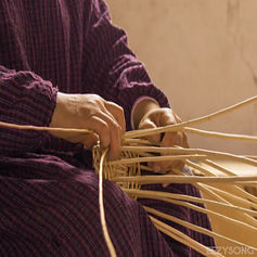 EEZYSONG Wicker Picnic Basket Set For 2 is delicated handwoven